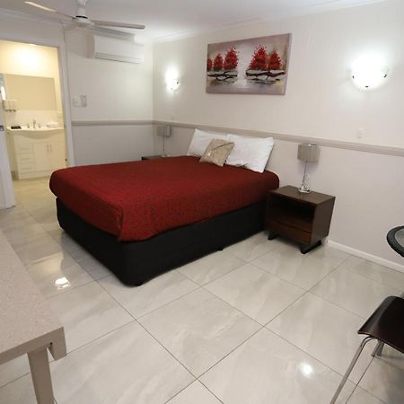 Miners Lodge Motor Inn Маккай Экстерьер фото