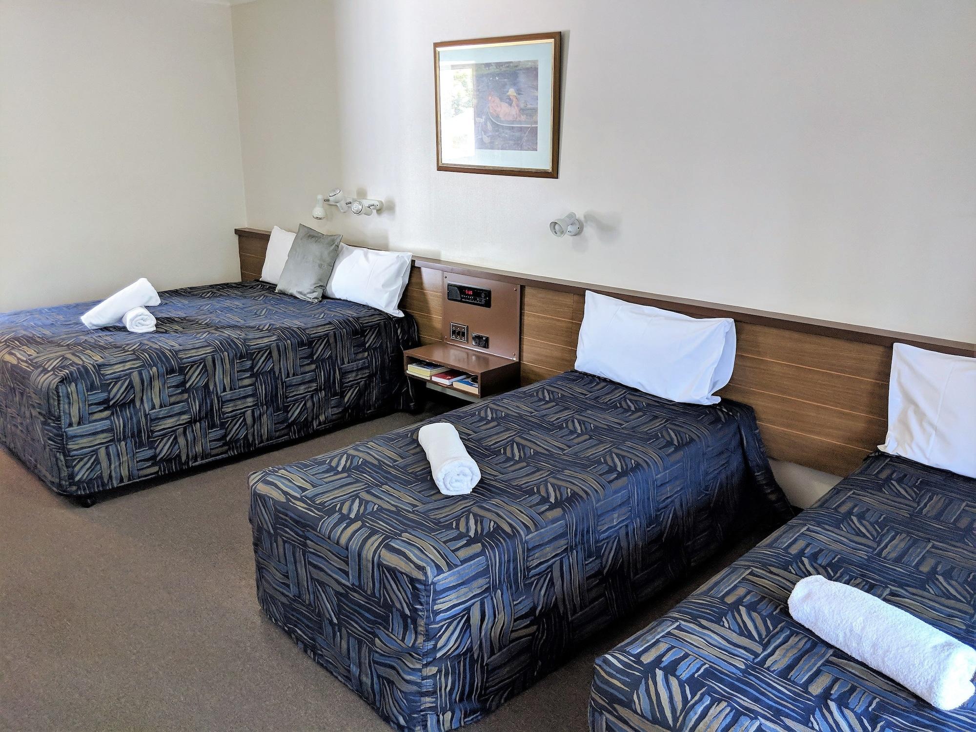 Miners Lodge Motor Inn Маккай Экстерьер фото