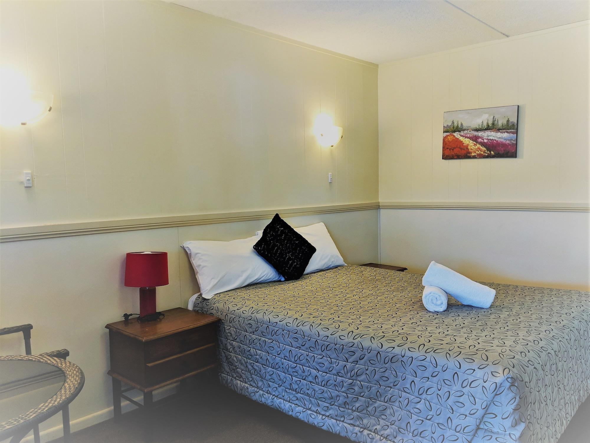 Miners Lodge Motor Inn Маккай Экстерьер фото