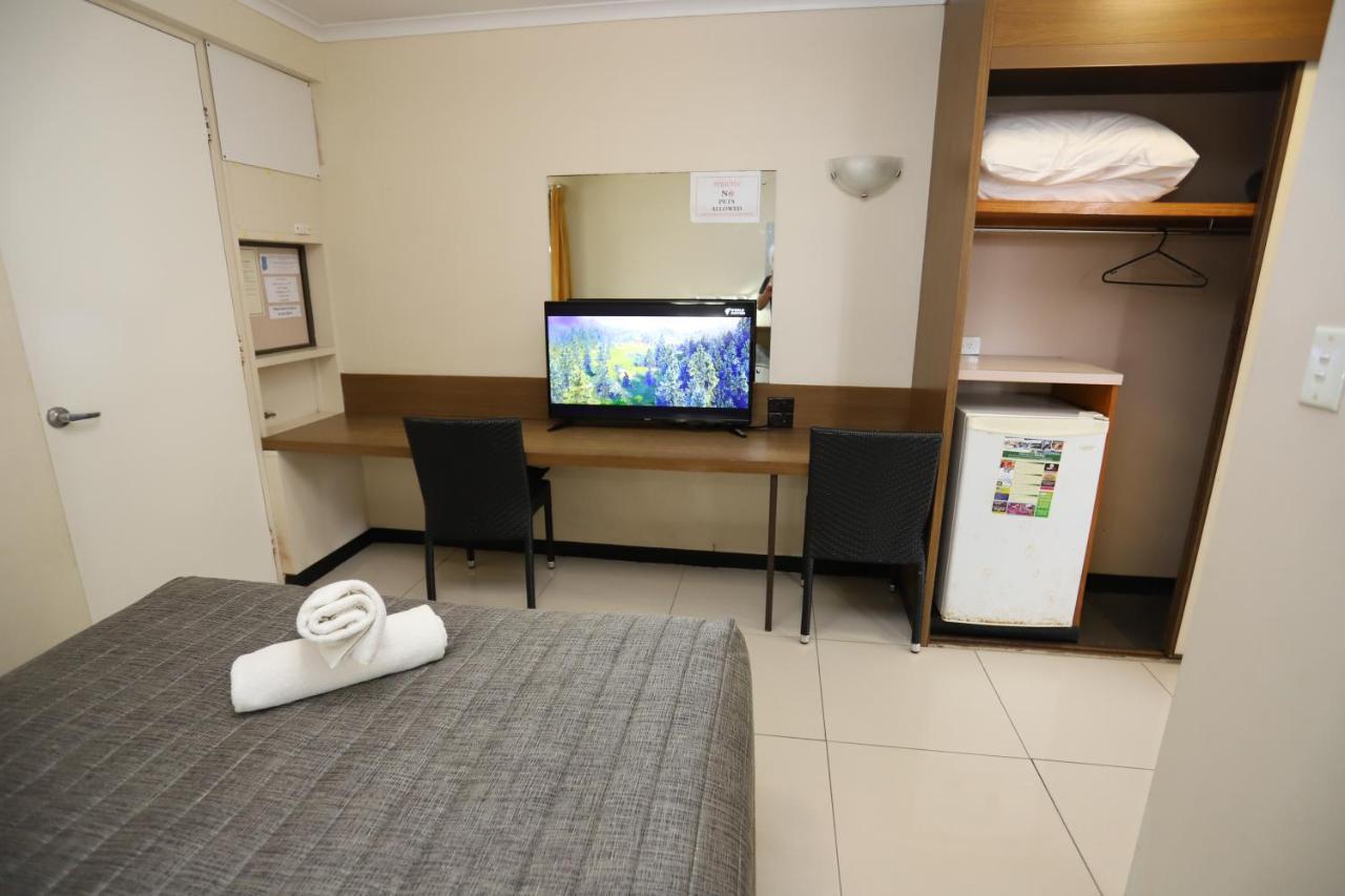 Miners Lodge Motor Inn Маккай Экстерьер фото