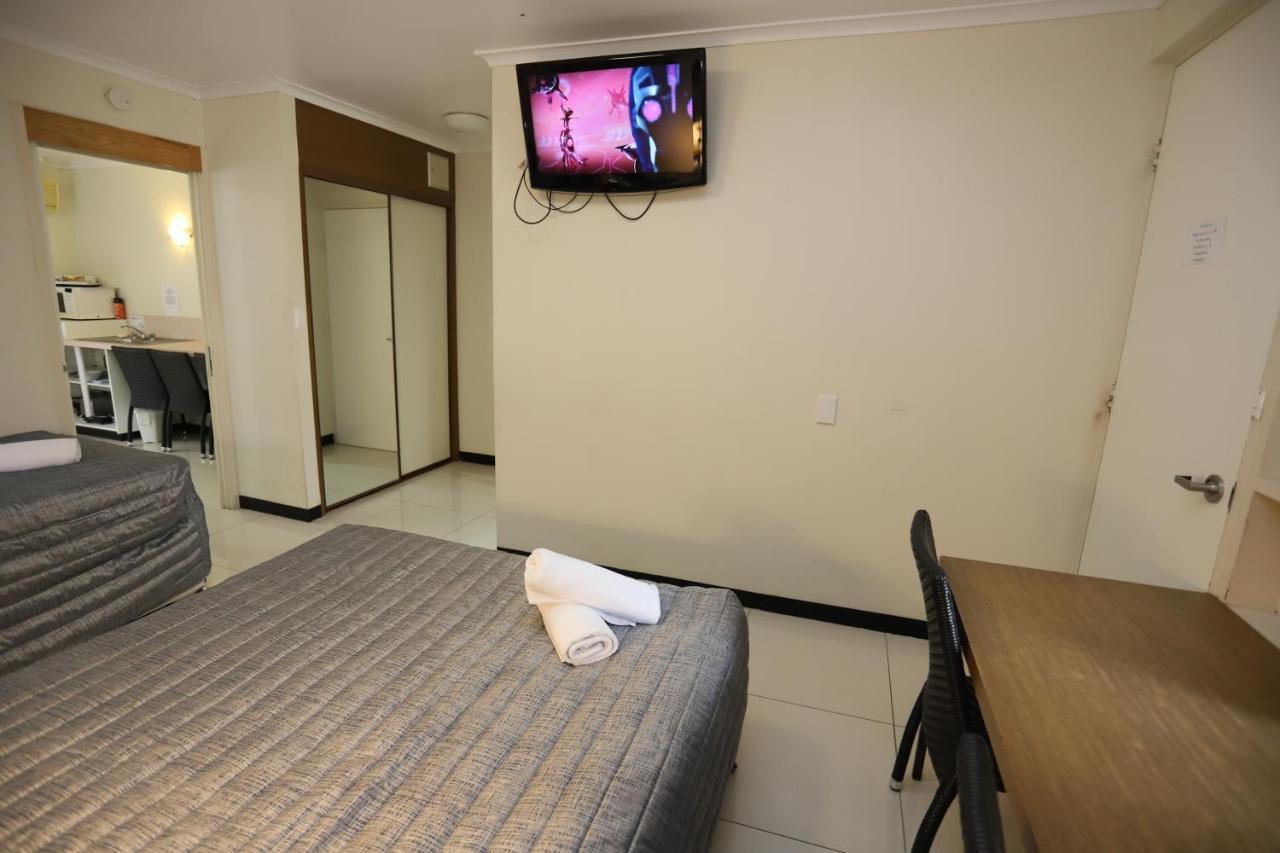 Miners Lodge Motor Inn Маккай Экстерьер фото