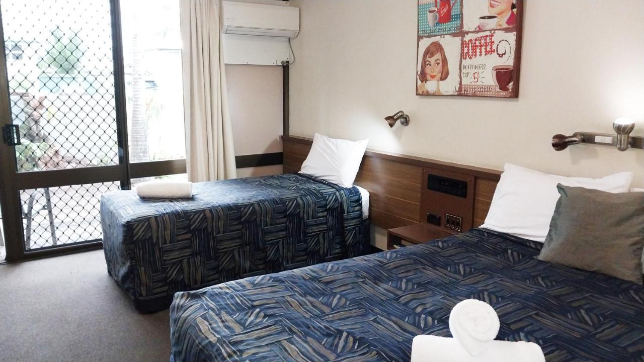 Miners Lodge Motor Inn Маккай Экстерьер фото