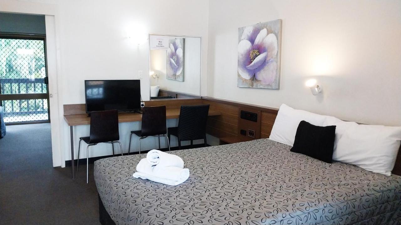 Miners Lodge Motor Inn Маккай Экстерьер фото