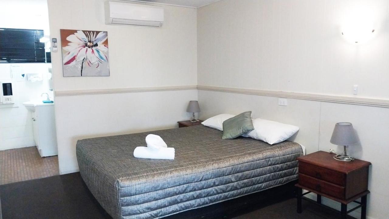 Miners Lodge Motor Inn Маккай Экстерьер фото