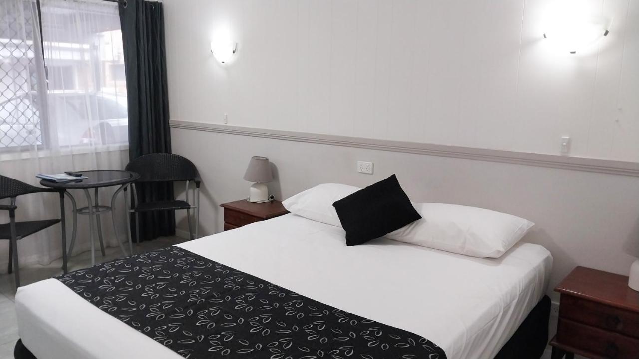 Miners Lodge Motor Inn Маккай Экстерьер фото