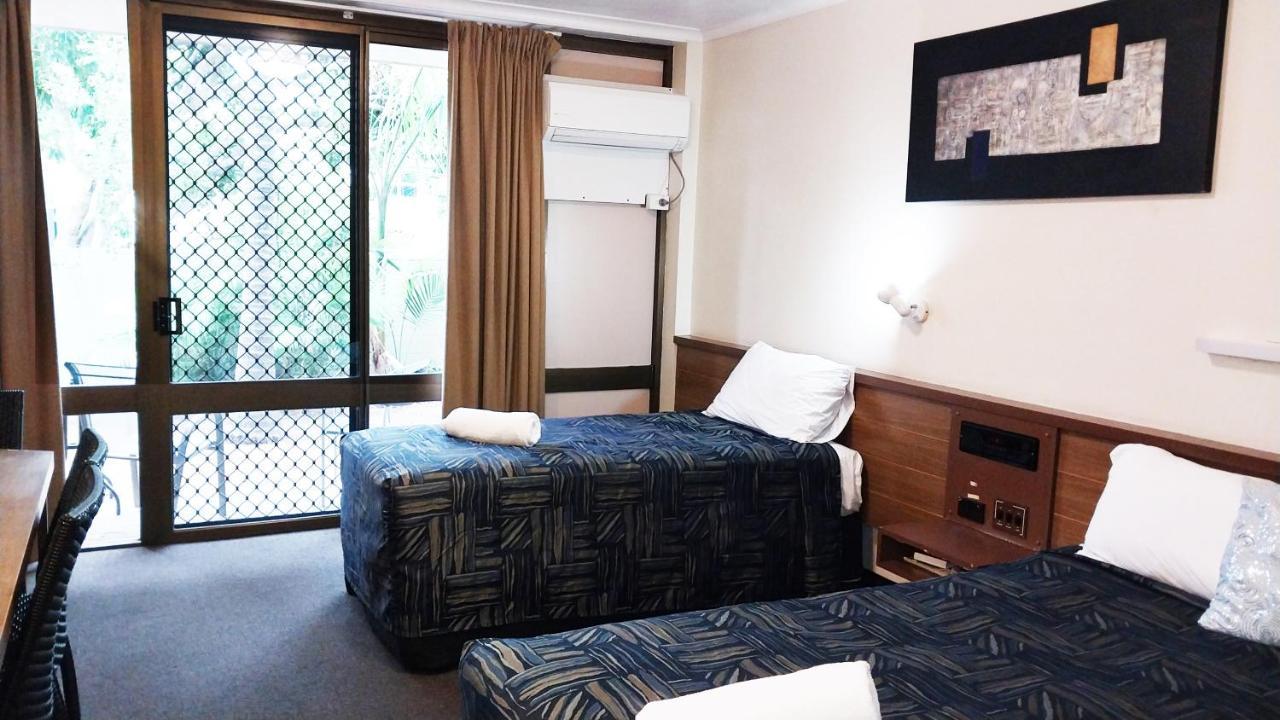 Miners Lodge Motor Inn Маккай Экстерьер фото