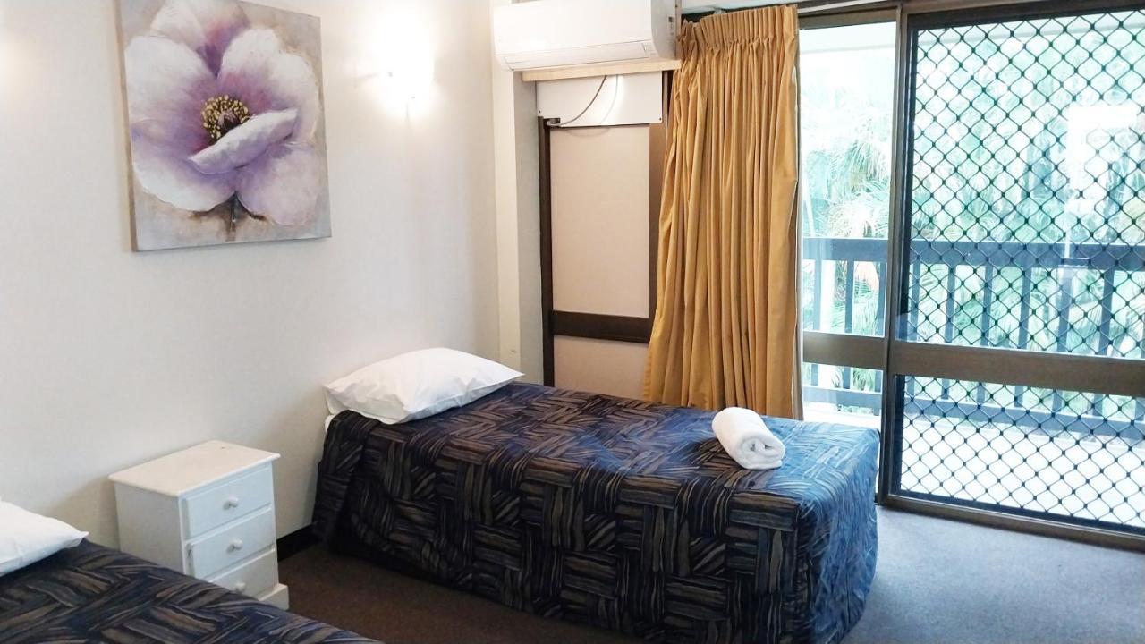 Miners Lodge Motor Inn Маккай Экстерьер фото