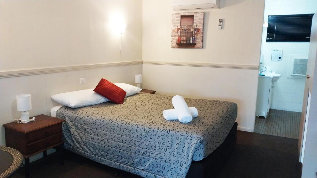 Miners Lodge Motor Inn Маккай Экстерьер фото