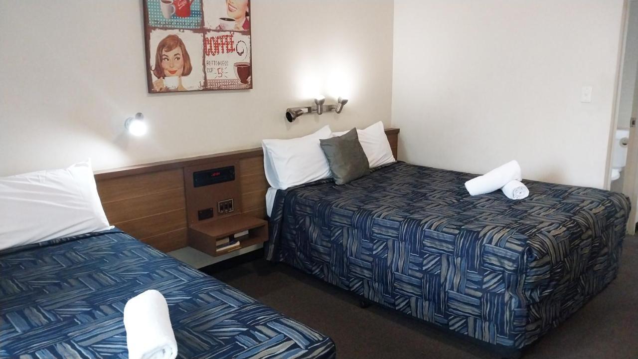 Miners Lodge Motor Inn Маккай Экстерьер фото