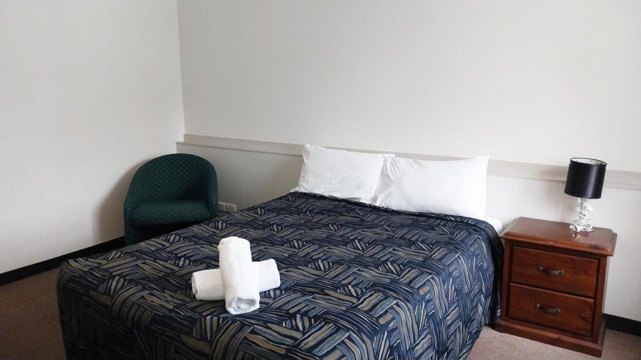 Miners Lodge Motor Inn Маккай Экстерьер фото