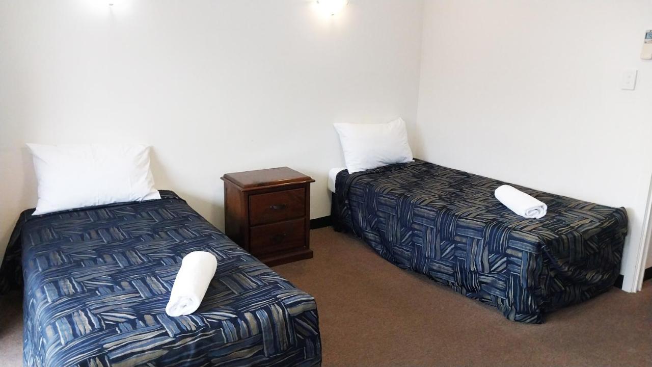 Miners Lodge Motor Inn Маккай Экстерьер фото