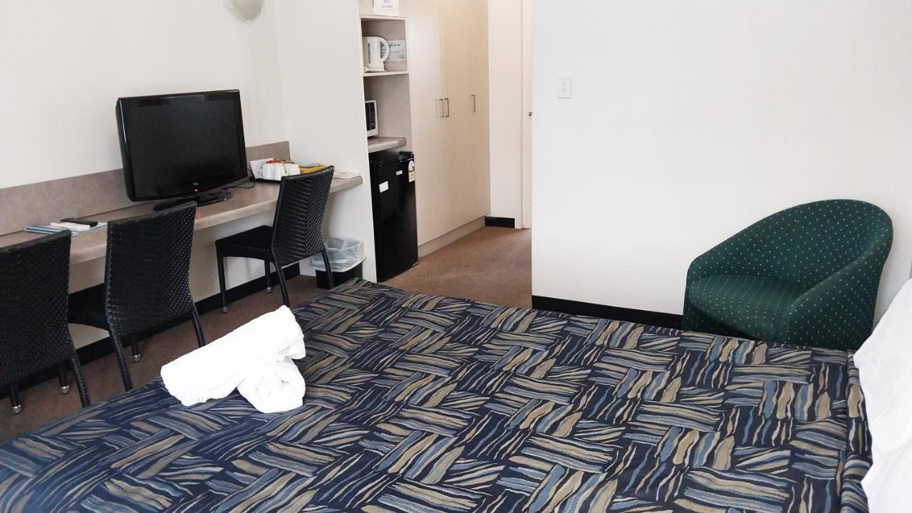 Miners Lodge Motor Inn Маккай Экстерьер фото