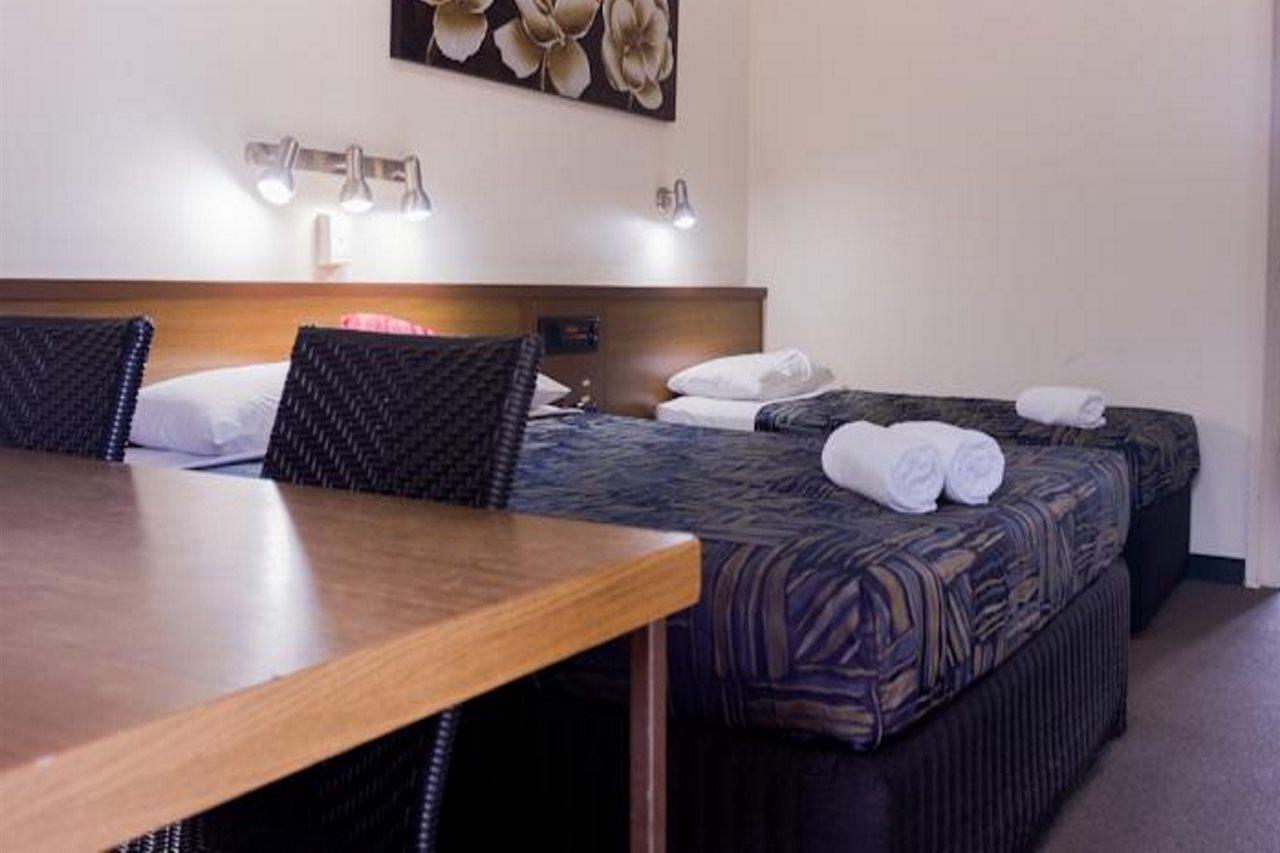 Miners Lodge Motor Inn Маккай Экстерьер фото