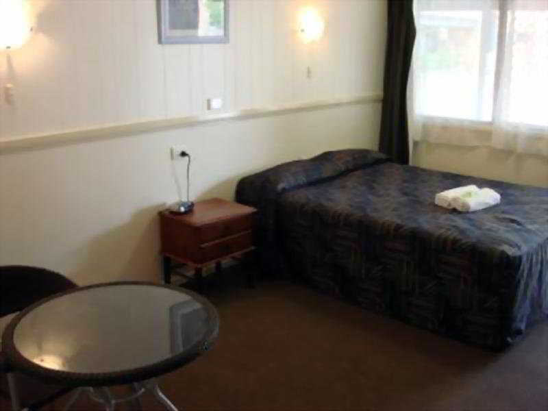 Miners Lodge Motor Inn Маккай Экстерьер фото