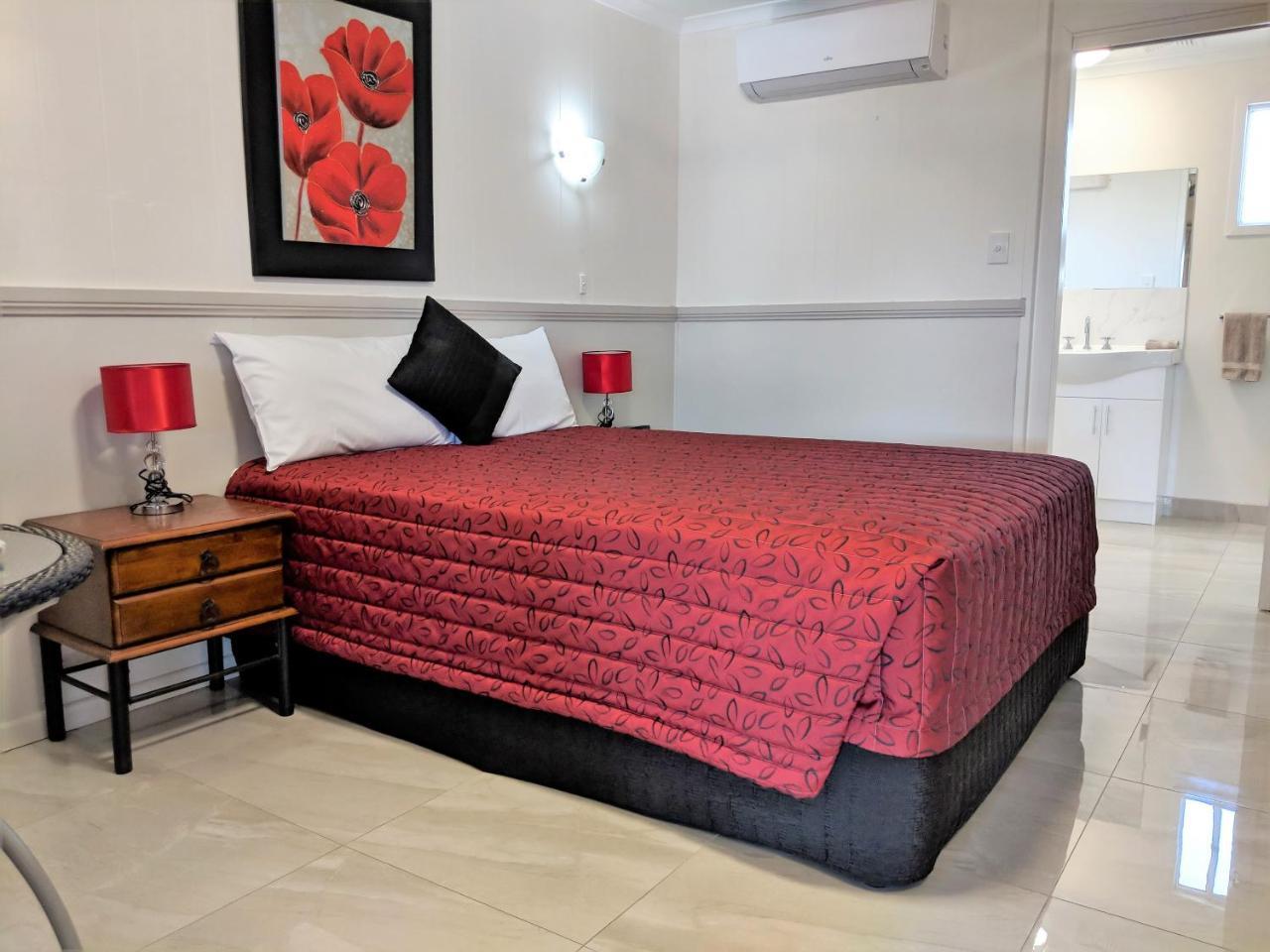 Miners Lodge Motor Inn Маккай Экстерьер фото