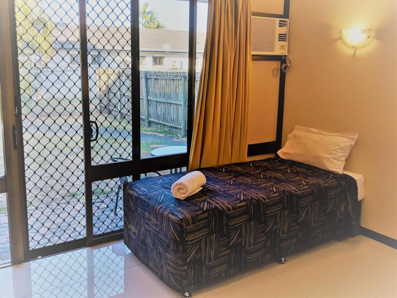 Miners Lodge Motor Inn Маккай Экстерьер фото