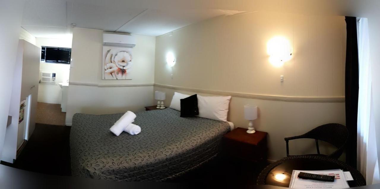 Miners Lodge Motor Inn Маккай Экстерьер фото